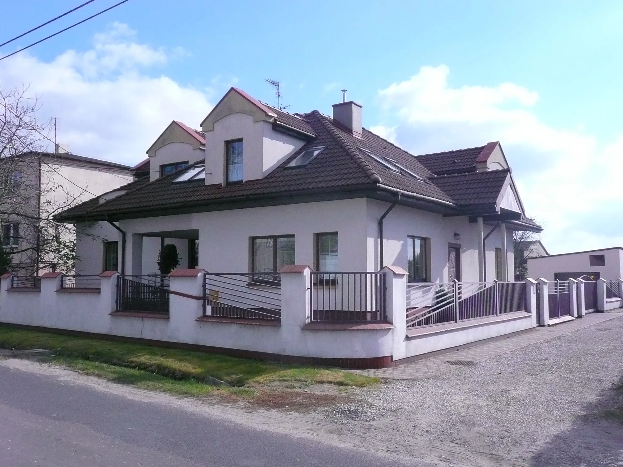 GOŚCINIEC budynek mieszkalny jednorodzinny - przebudowa — Budownictwo mieszkalne jednorodzinne, AKWADRAT Studio
