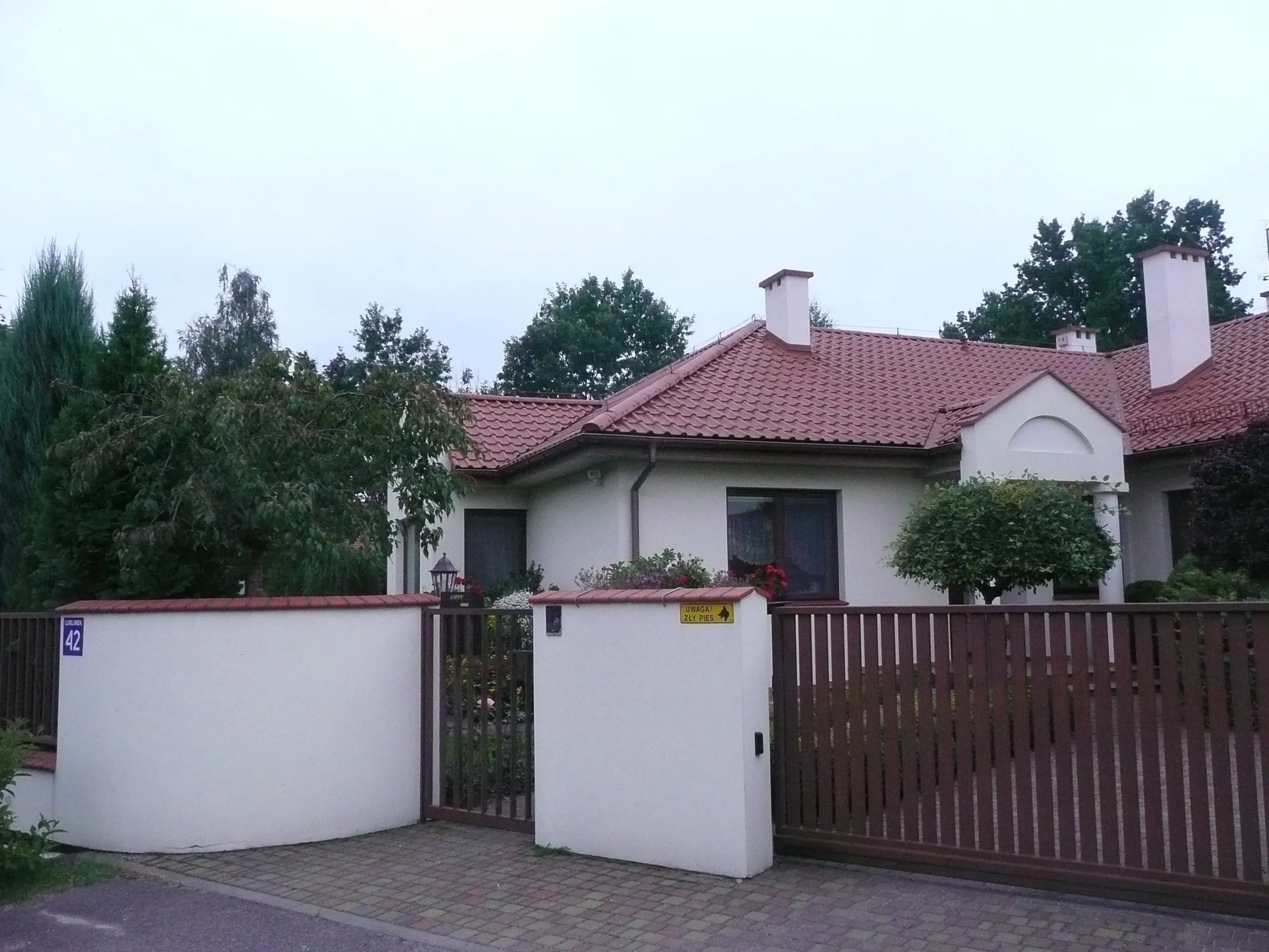 LUBLINEK - budynek mieszkalny jednorodzinny z garazami — Budownictwo mieszkalne jednorodzinne (3)