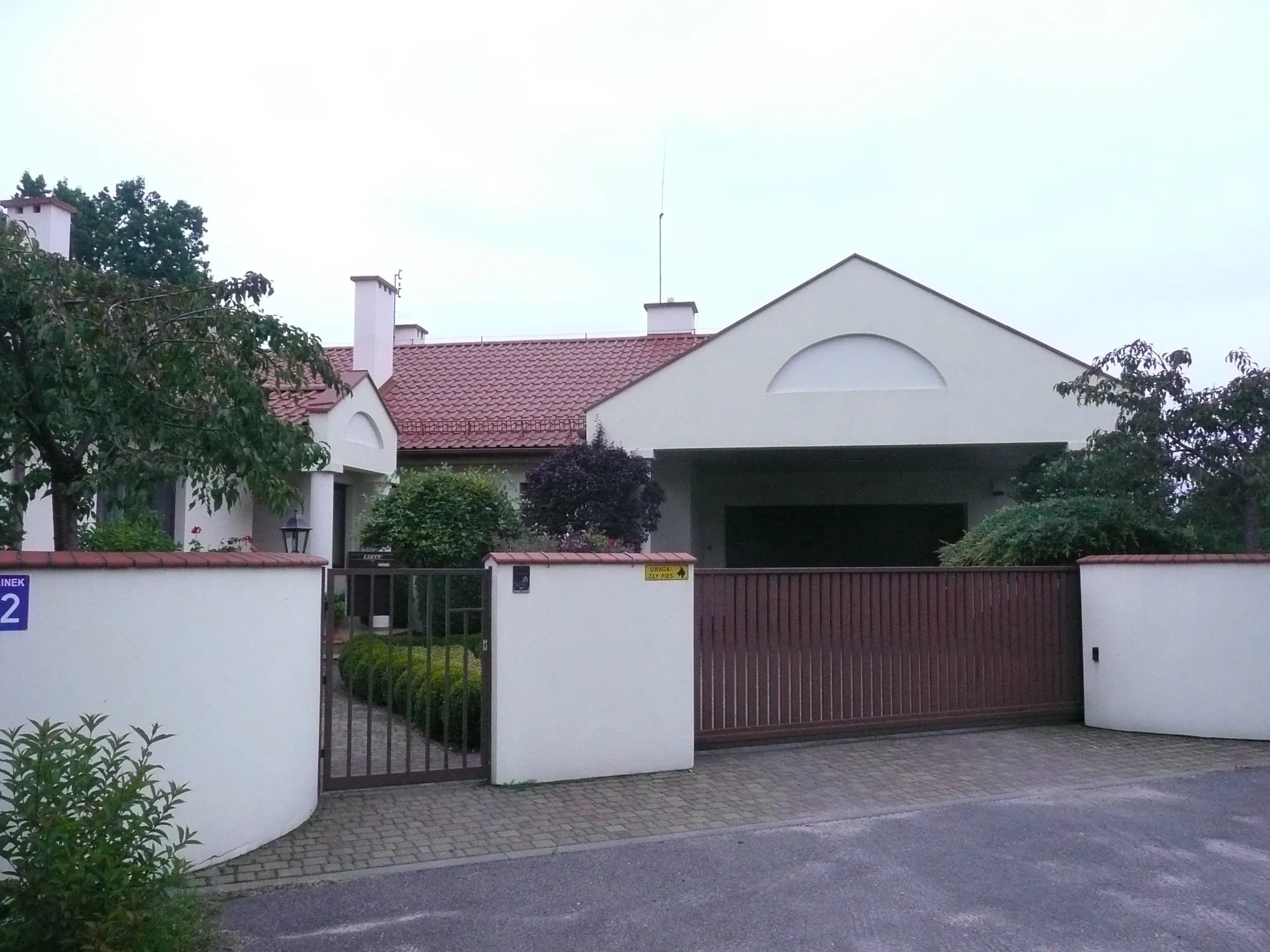 LUBLINEK - budynek mieszkalny jednorodzinny z garazami — Budownictwo mieszkalne jednorodzinne (4)